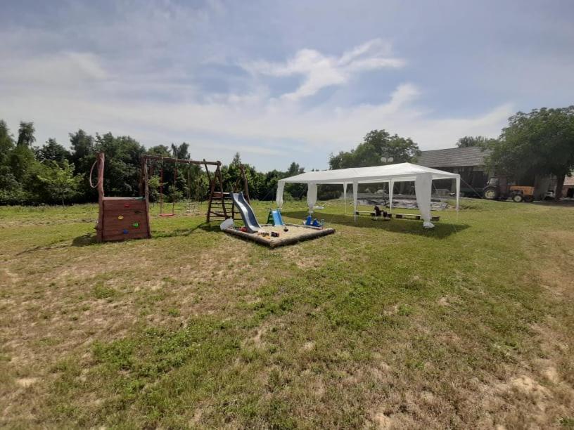 Gosp. Agroturystyczne Stary Gaj Villa Zerkowice Buitenkant foto